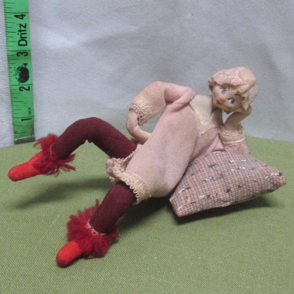 ANNALEE MOBILITEE DOLLS felt figure Glamour Girl pin-up pose 1950s vtg sexy
