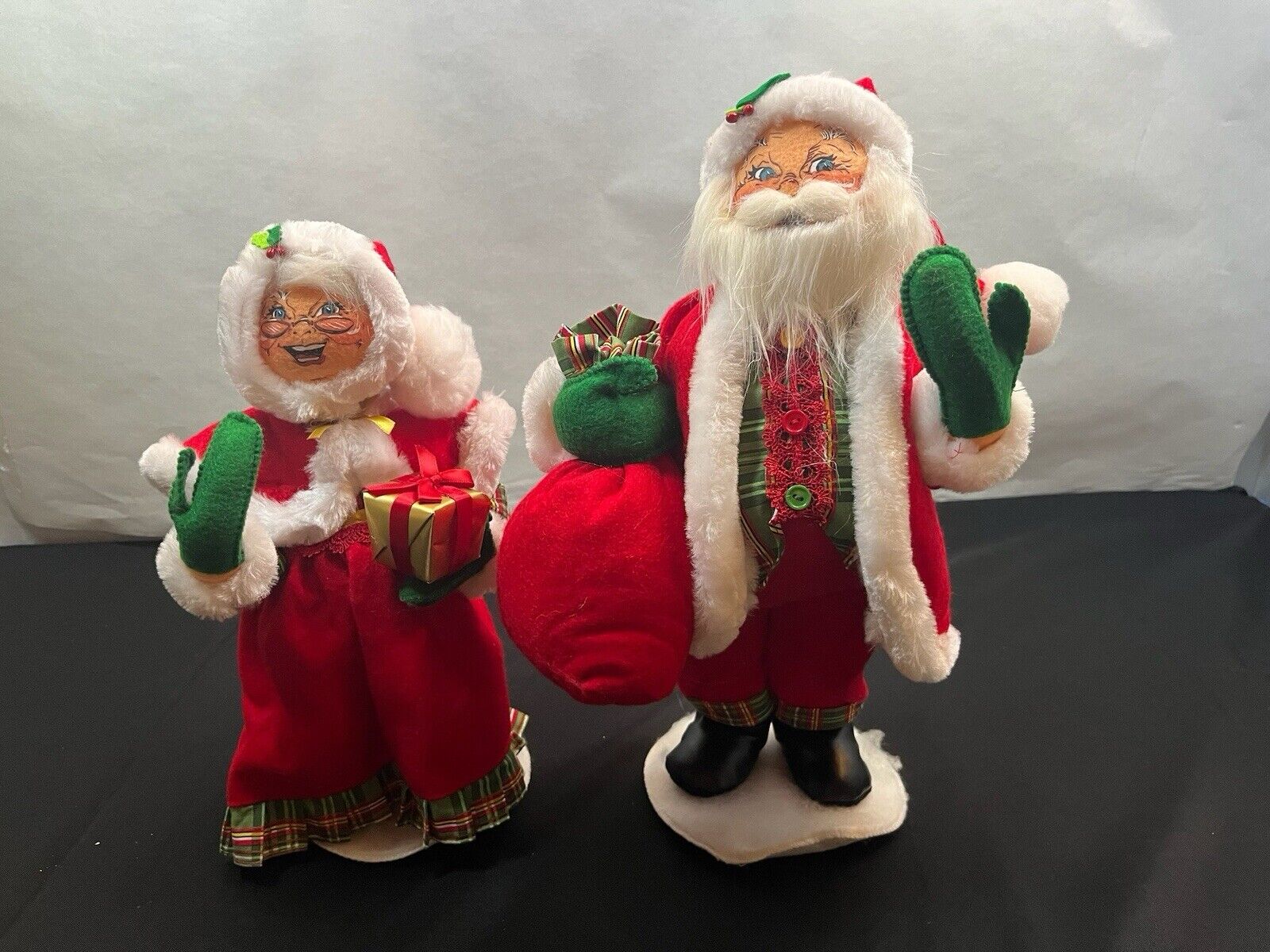 Annalee Christmas Holiday 15” Santa Claus & 13” Mrs Claus ~  Plaid Tidings RARE!