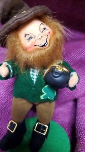 ANNALEE DOLLS 2003 8"  ST. PATRICK'S DAY Pot Of Gold LEPRECHAUN 169703