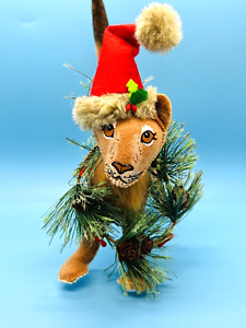 Rare Annalee Doll 6" Mountain Lion with Rustic Pine Wreath Holiday 2020 Winter