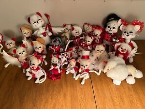 Annalee Valentines collection. 22 dolls included, many sizes, mostly mice.