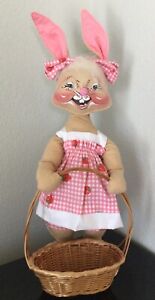 HTF Annalee 1968 Country Girl Bunny Rabbit w/Basket D30 Strawberry Outfit 18”