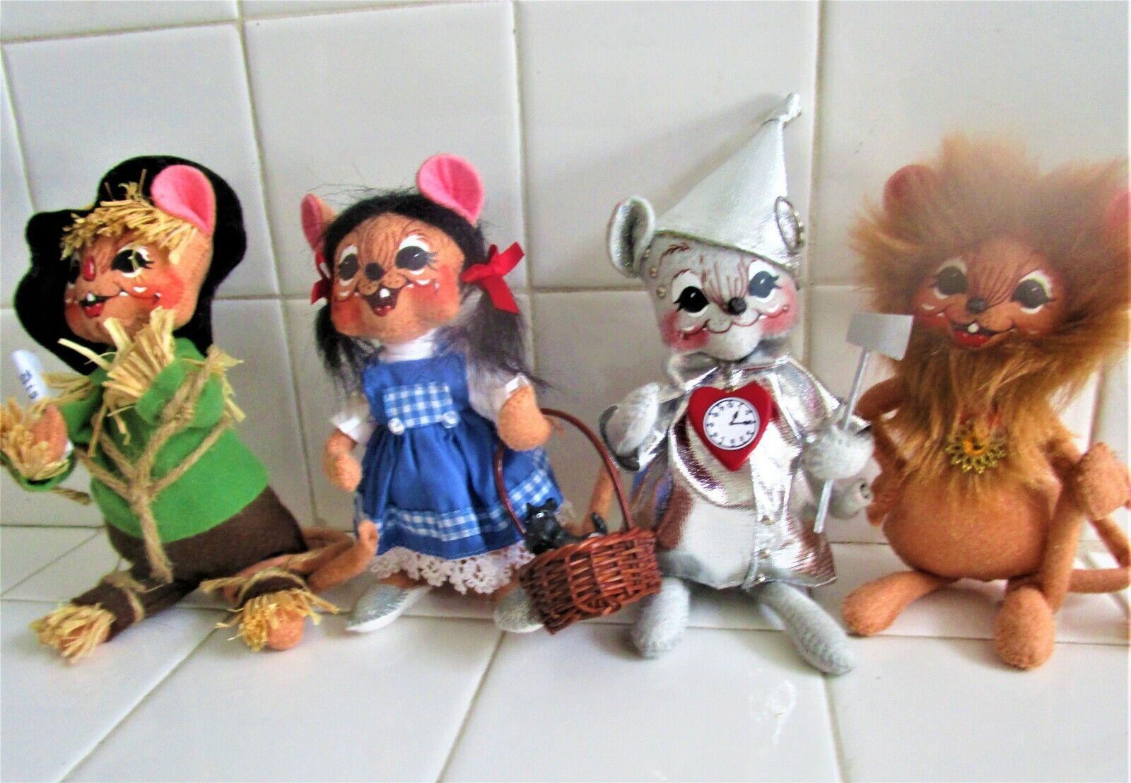 ANNALEE WIZARD OF OZ 2008 EDITION DOROTHY& TOTO -TIN MAN,-SCARECROW LION IS 2009