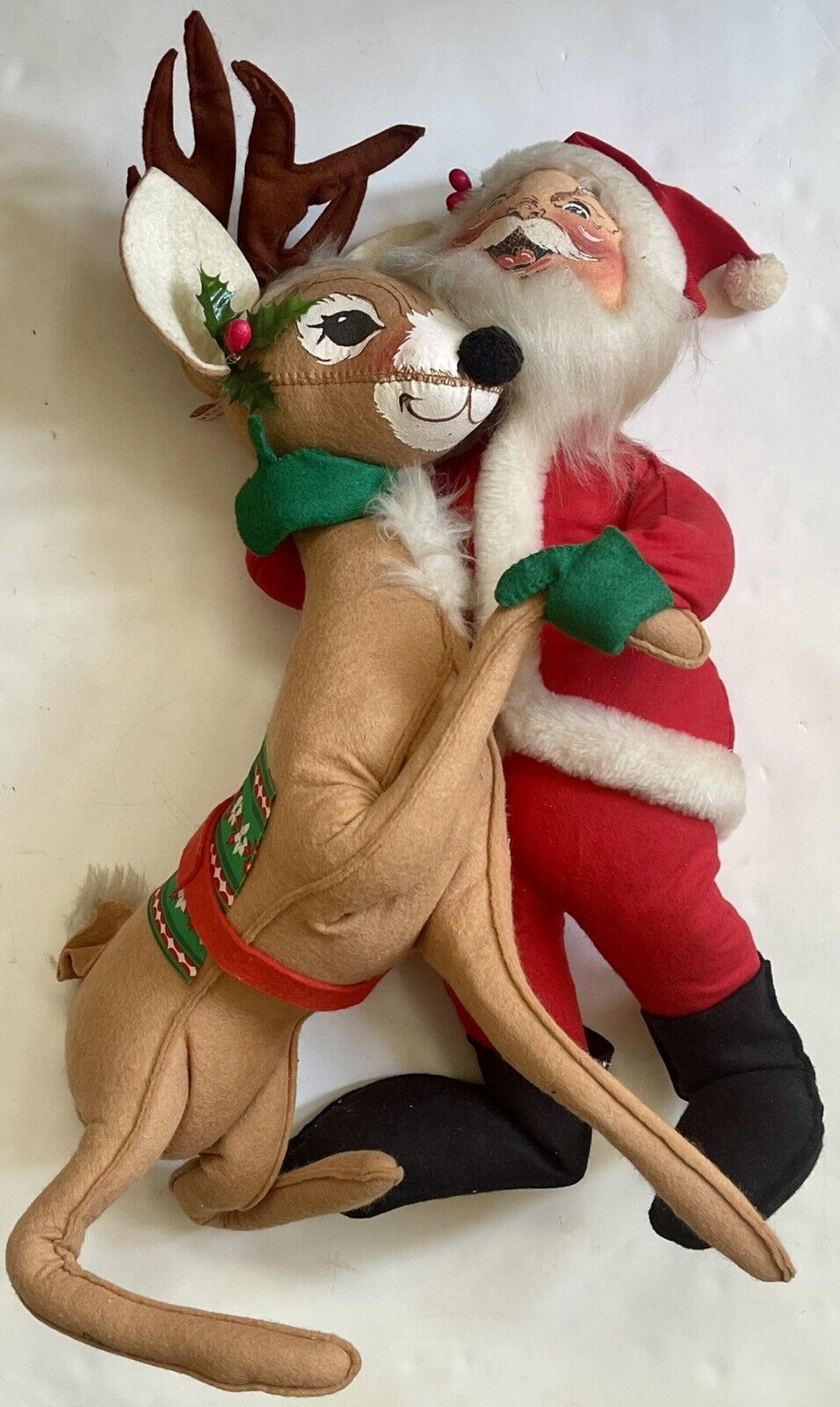 VINTAGE 1967 ANNALEE DOLLS 18” SANTA CLAUS HUGGING REINDEER CHRISTMAS HOLIDAY