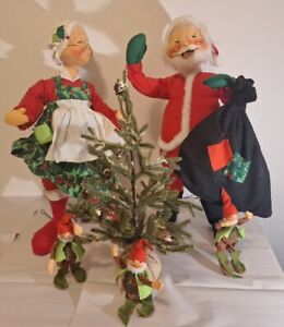 LARGE VTG 30” Annalee Mr And Mrs Santa Claus With Tree And 4 Santas Helpers