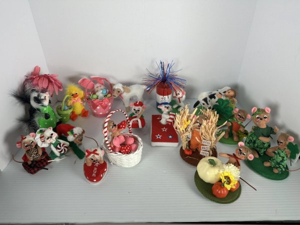 Lot Of 17 Annalee Christmas Easter Valentines Farm Harvest St Patrick's 4th July
