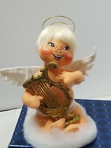 ANNALEE 2005 PLUSH ANGEL W/ WHITE WINGS & GOLD GLITTER HARP SITTING ON CLOUD 11"