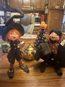 Set Of 2 Annalee Halloween Dolls, Witch and warlock with Spell Book And Frog