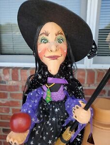 ANNALEE RETIRED RARE 23" HALLOWEEN WITCH WITH APPLE and  BROOM 332904