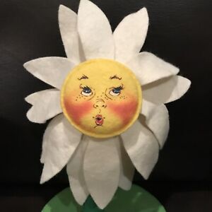 Annalee Dolls Daisy With Face Flower 12” 1994 ( Normal for petals to flop)