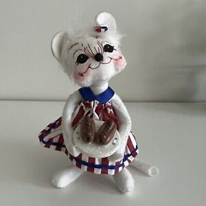 Vintage Annalee 2008 4th of July Mouse White Girl Doll Serving Hot Dog Patriotic