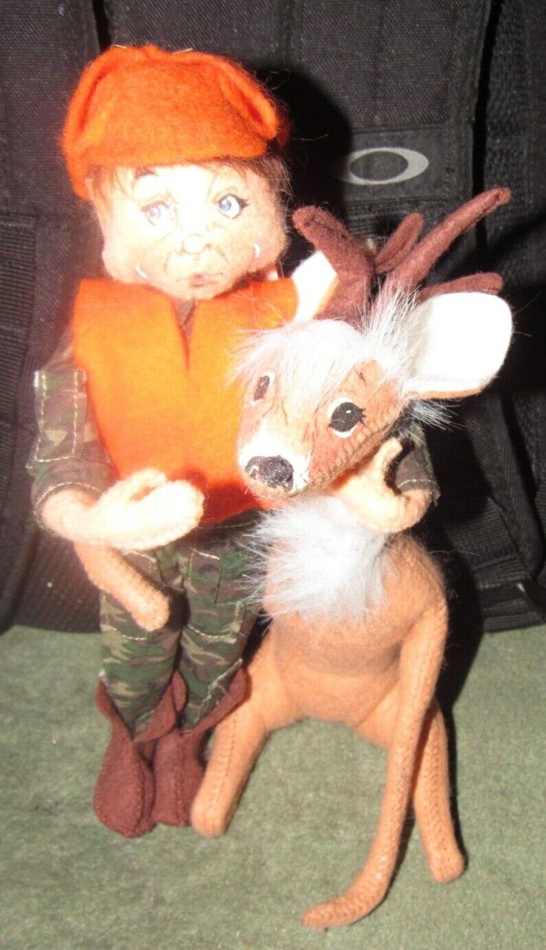 Annalee 10  Hunting Buddies - Hunter Hugging Deer - Mint