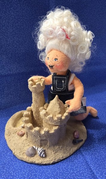 Annalee Sand Castle Suzy Doll Society Member 2002 Summer, Beach, Coastal W/ Box