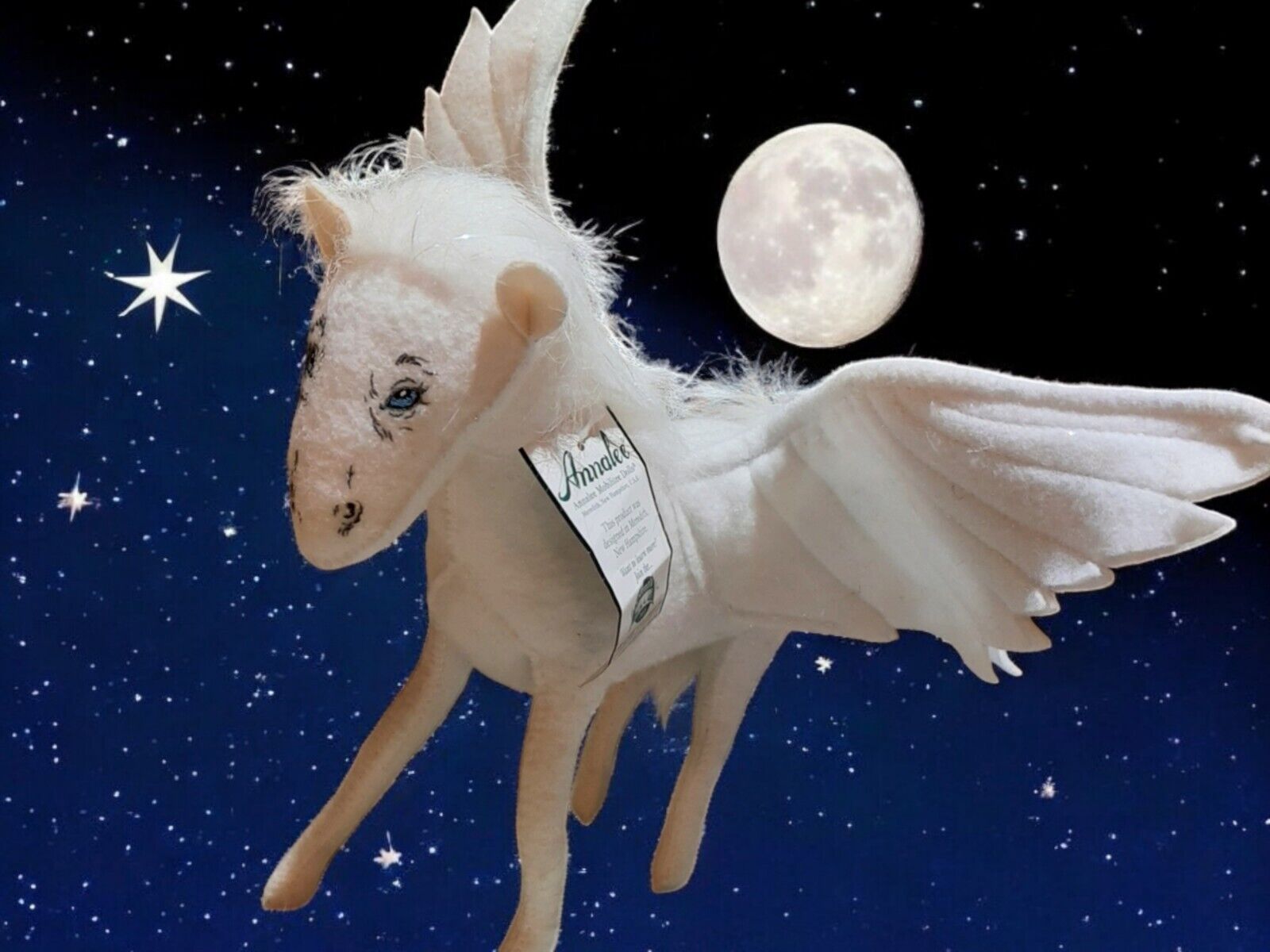 ANNALEE  MOBILITEE PEGASUS WHITE WINGED HORSE WITH TAGS! RARE! 2005