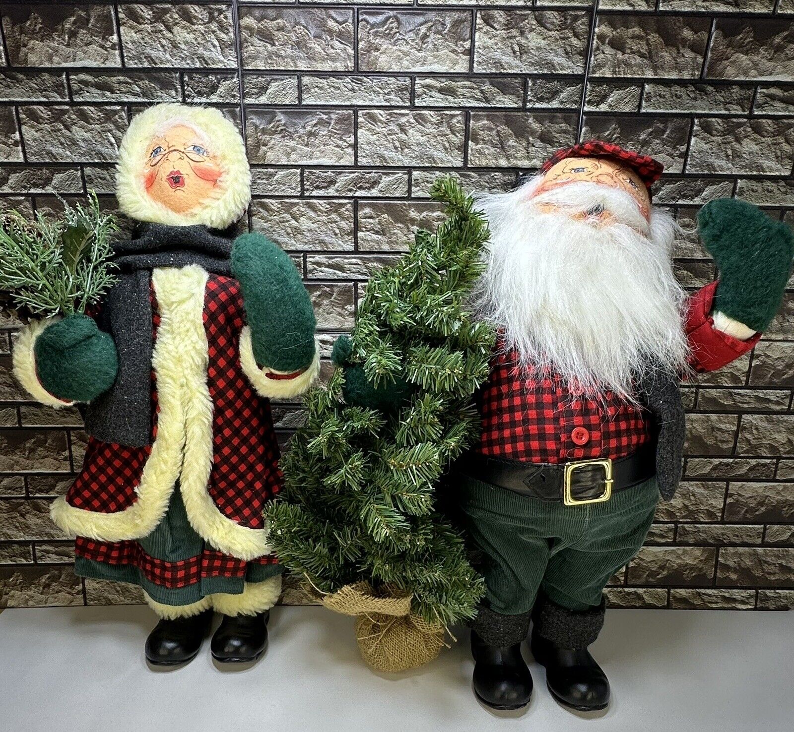 Large RARE SET AnnaLee 2004 Christmas Caroling Mr. & Mrs. Santa Claus 18''-19''