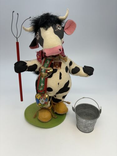ANNALEE 14" Howie Holstein Cow w/Bucket & Pitchfork~ Poseable ~ Doll ~ USA '86