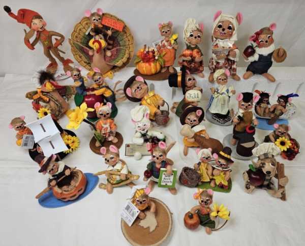 Annalee 25 mix lot Thanksgiving Fall Autumn theme Dolls 3-9” open box w tags elf