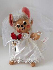 Annalee Anthropomorphic Mouse Bride Doll 6" Blonde Hair Diamond Ring Pearls Rose