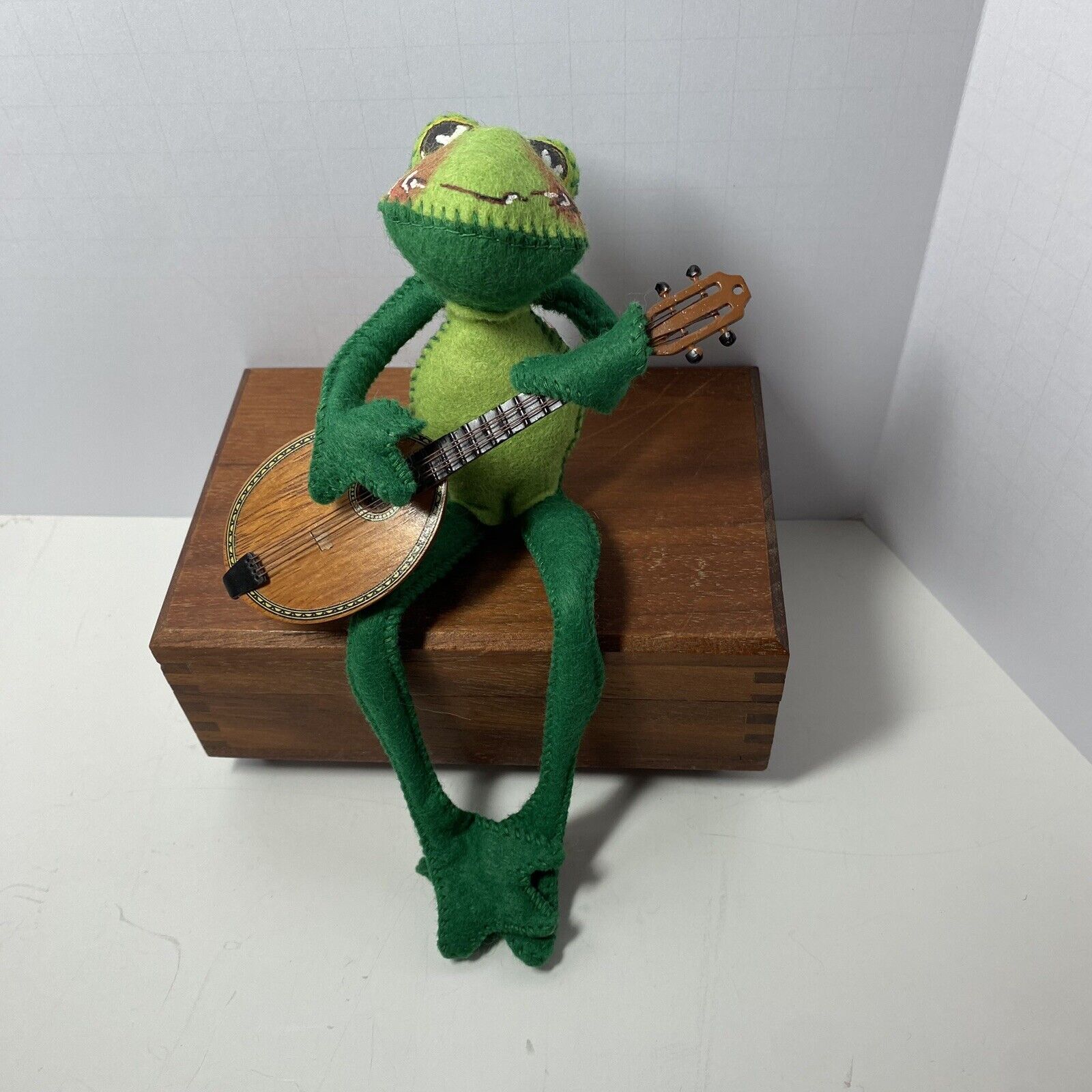 Vintage 1969 Annalee Bendable Frog with a Wooden Mando 1969 tag.