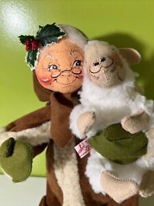 Annalee Old World Mrs. Santa and Lamb Christmas Vintage 1996 Original Tags, 18"