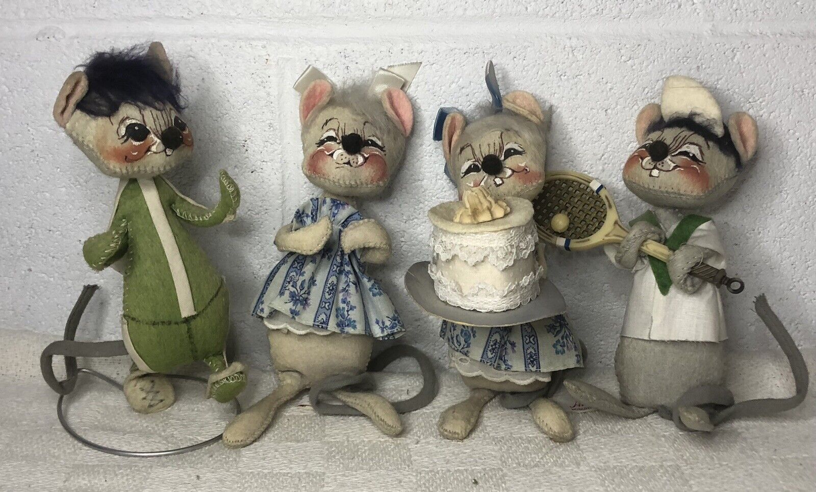 Lot Of 4 Vintage 1985 Annalee Mobilitee Mouse Dolls Mice Tennis Jogger Bday Cake