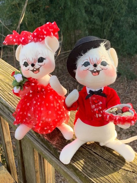 Rare & New VALENTINES DAY Sweetheart Boy & Girl SET ANNALEE Dolls 10" ? 2008 ??