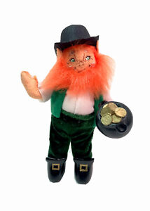 2005 Annalee Doll St Patrick’s Day 6”Leprechaun Doll Holding Pot Of Gold Rare