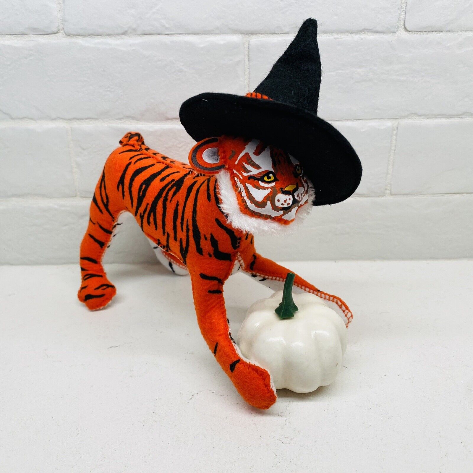 Annalee Doll Exclusive 2020 Halloween Witch Bengal Tiger w/ Pumpkin Limited Ed