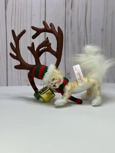 2005 Annalee Christmas Holiday Doll, Aprox7-8'' Gift Giving Kitty Cat W/ Present