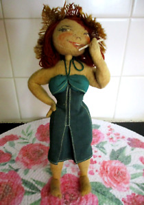 New ListingVtg. 9" ANNALEE MOBILITEE DOLL~HOLDING CIGARETTE~YARN HAIR~GREEN DRESS~"FOR COW"