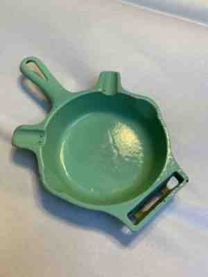 Griswold Cast Iron 00 Ashtray Skillet with match pack holder #570A