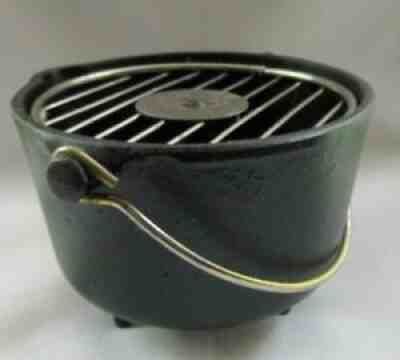 #RARE VINTAGE GRISWOLD CAST IRON WIND-PROOF ASHTRAY 3-LEG KETTLE POT BAIL HANDLE