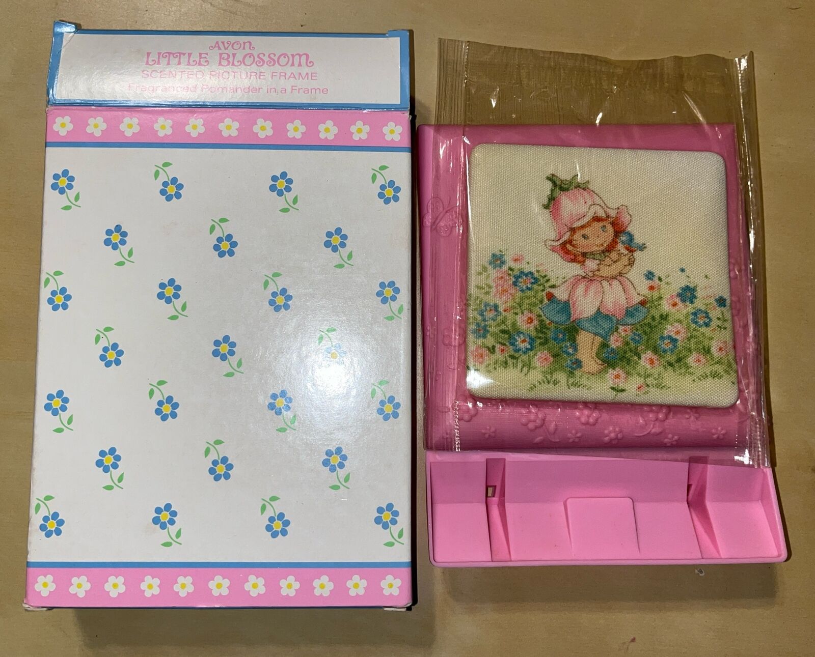 Avon Little Blossom Scented Picture Frame - 1982 - RARE - VTG NIB