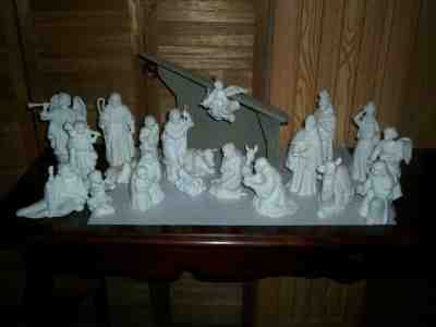Avon Complete 22 Piece White Porcelain Nativity Set 1981 - 1993