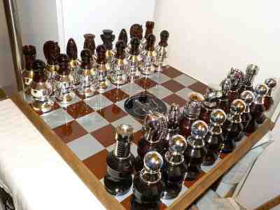 VINTAGE AVON CHESS SET 32 BOTTLES PIECES PLUS BOARD ALL FULL IN ORIGINAL BOXES