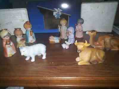 Vintage 1980's Homco Nativity Set w/ Avon Stable