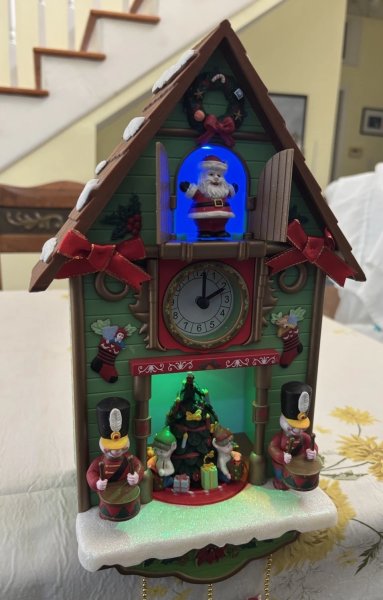 Rare And Collectable Avon Tick Tock Christmas Cuckoo Clock Animated Musical
