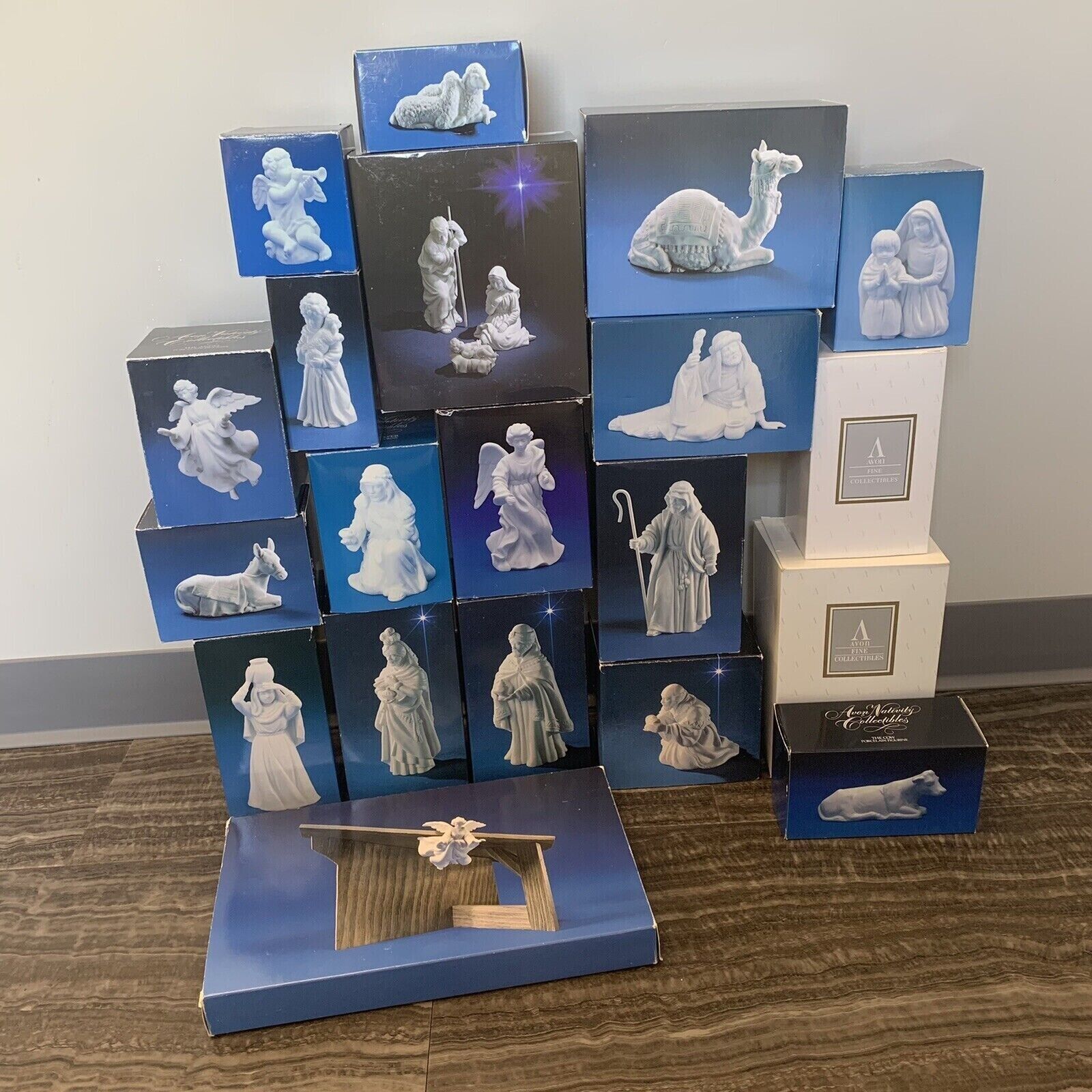 AVON WHITE PORCELAIN NATIVITY COMPLETE SET 20 BOXES 22 PIECES 1980'S VINTAGE EUC