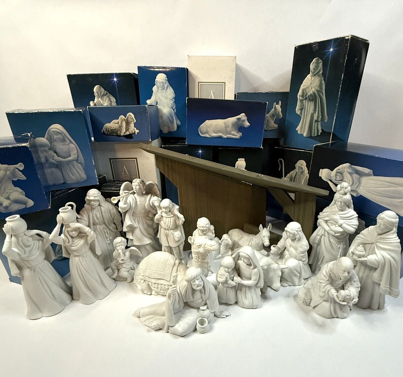 Avon Nativity Collectible Porcelain Figure Set Of 17 Pcs 1980s & 90s W/ Gabriel