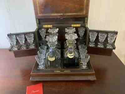 Liquor cellar in Baccarat crystal (lot price)