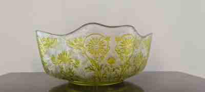 Old bowl in crystal baccarat etched and reached a l oriental crystal acid