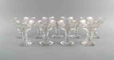 Baccarat, France. 9 Art Deco champagne bowls in clear mouth blown crystal glass.