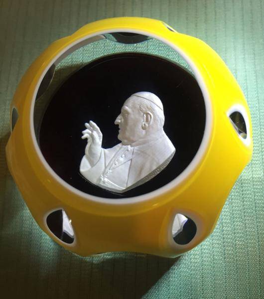 Vintage Baccarat France Glass paper weight Pope John Paul VI Signed 1963
