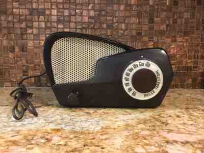 Philco "Boomerang" radio Model 49-501 - brown Bakelite 1949 Jetson look!
