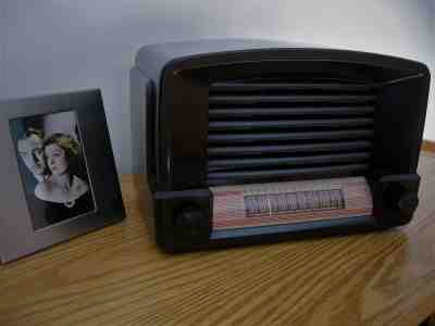 Restored Vintage General Electric Model 114 Bakelite Table Radio from 1948