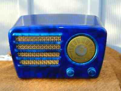 BEAUTIFUL VINTAGE MIDGET CROSLEY BAKELITE TUBE RADIO WITH SWIRLED COLORS