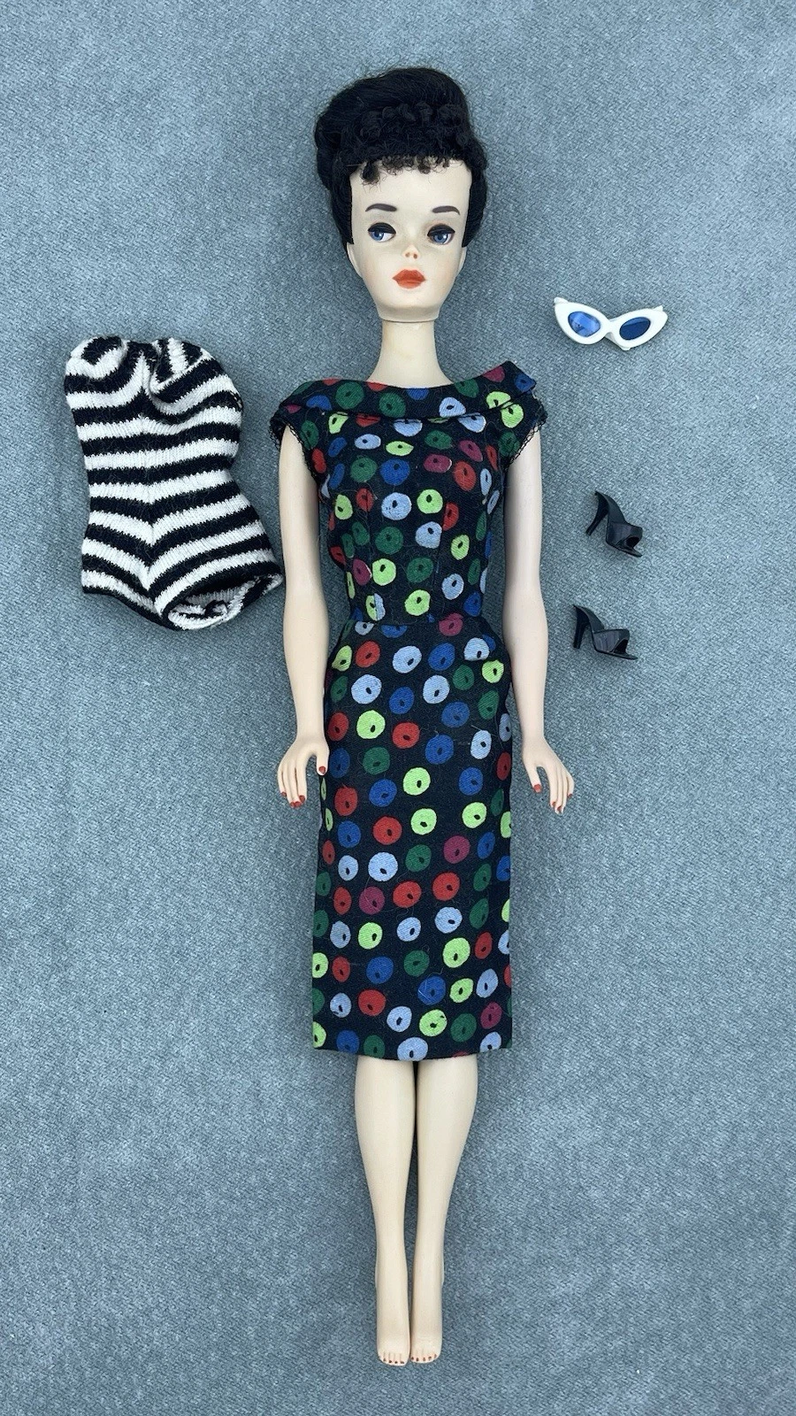 Vintage #3 Brunette Barbie doll factory bun TM 1959 Apple Print Sheath #917 plus