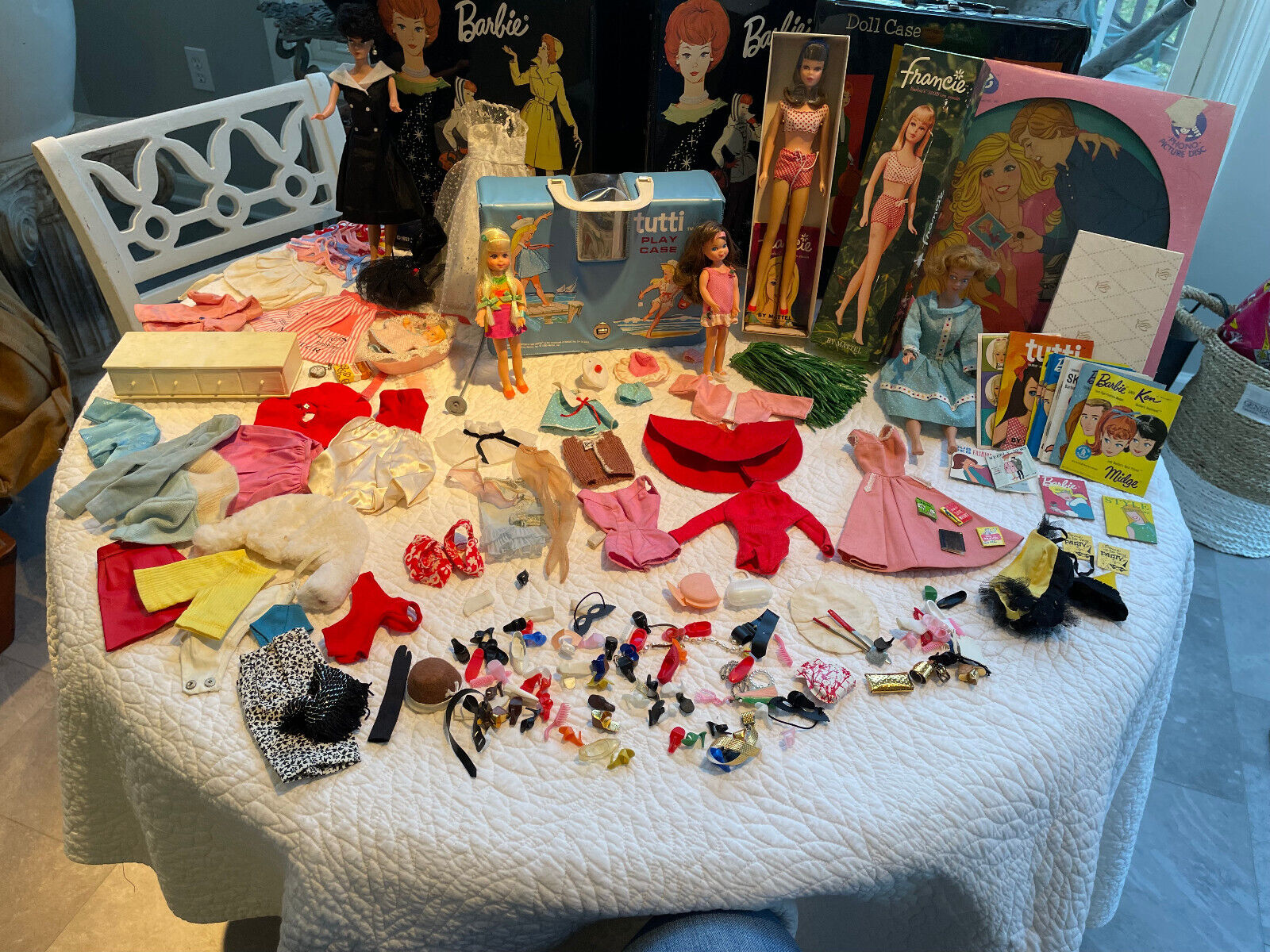 LOT Vintage 5 Barbie Dolls Bubblecut Barbie Francie Tutti Chris Midge Clothes