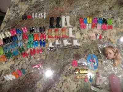 1960'S VINTAGE MATTEL BARBIE LOT Shoes Boots Roller Skates,Doll Head.Japan.HK
