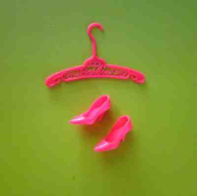 Vintage Barbie HOT PINK CLOSED TOE SHOES JAPAN #1874 Fab City (1969) Logo HANGER